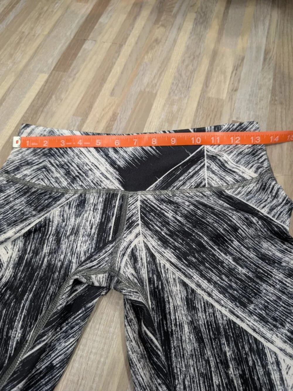Lululemon Women's Wunder Under Crop II Black & White Athletic Leggings Size 6